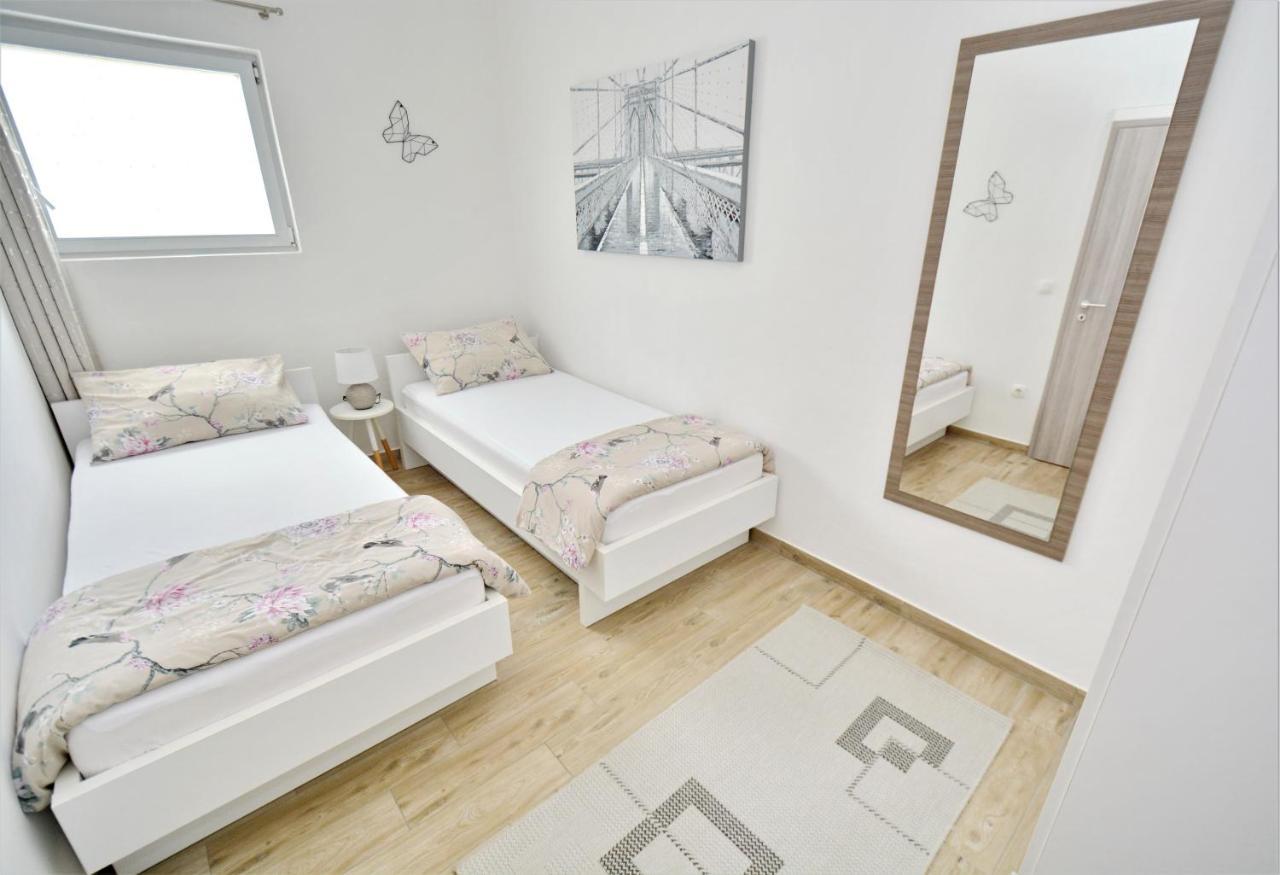 Holiday Home Paulin Obrovac Bagian luar foto