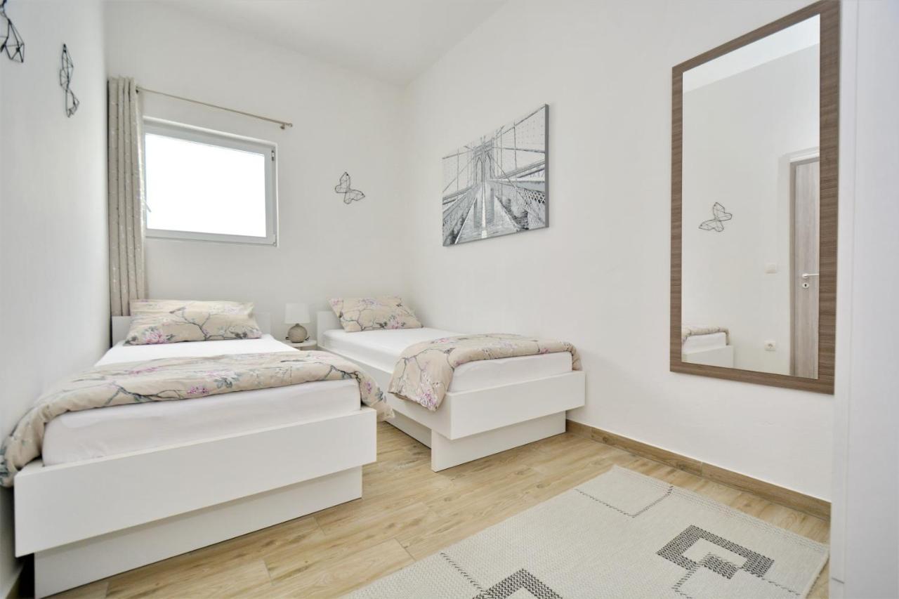 Holiday Home Paulin Obrovac Bagian luar foto
